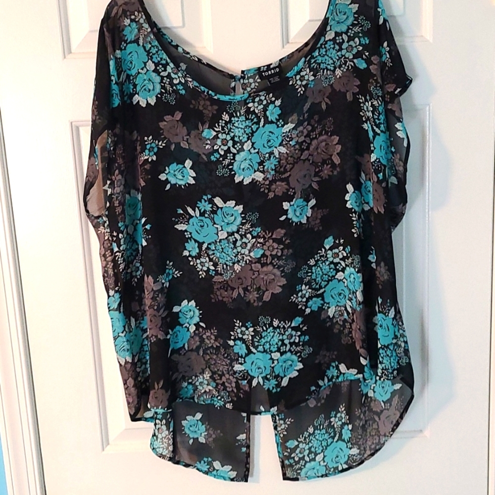 Torrid Size 2 Black Floral Button Back Top